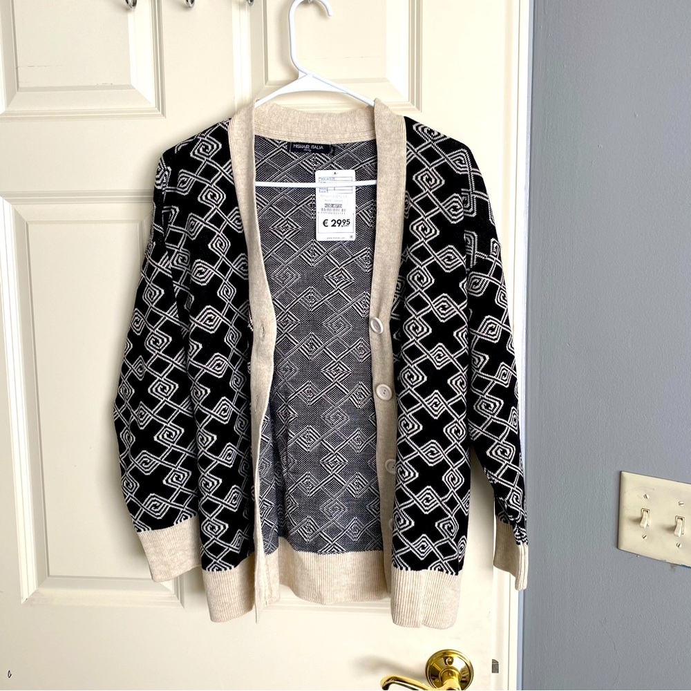 Open front cardigan with functional buttons